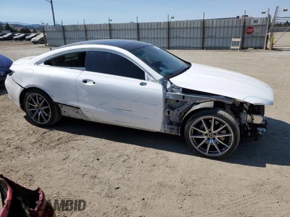 ✅ 2018 Mercedes-Benz E 400 • VIN: WDD1J6FB7JF033482 • Lot: 68895375. Listed on Copart with 93,097 mi. Free auction sales archive from the USA and detailed vehicle history report at DreamBid. Image 4.