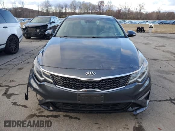 ✅ 2019 Kia Optima S • VIN: 5XXGT4L38KG377387 • Лот: 90328595. Опубликован ранее на Copart с пробегом 92 338 миль. Бесплатный доступ к архиву аукционных продаж из США и подробный отчёт об истории автомобиля на DreamBid. Изображение 5.