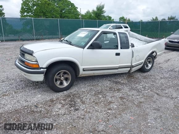 ✅ 2002 Chevrolet S-10 • VIN: 1GCCS19W228255175 • Лот: 42170832. Опубликован ранее на IAAI с пробегом 250 224 миль. Бесплатный доступ к архиву аукционных продаж из США и подробный отчёт об истории автомобиля на DreamBid. Изображение 2.