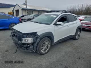 ✅ 2020 Hyundai Kona SEL • VIN: KM8K2CAA2LU492616 • Лот: 95475175. Опубликован ранее на Copart с пробегом 51 710 миль. Бесплатный доступ к архиву аукционных продаж из США и подробный отчёт об истории автомобиля на DreamBid. Изображение 1.
