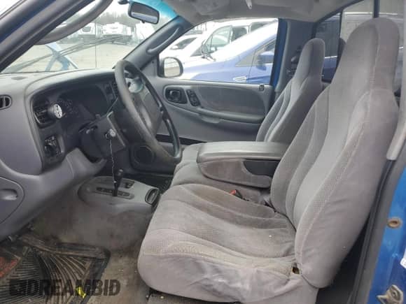 2000 Dodge Dakota Sport z VIN 1B7GG26N0YS530588, wystawiony jako Copart lot #44699515 z przebiegiem Nie podano mil oraz Szkoda całkowita • Salvage title. Historia ofert i sprzedaży dostępna na DreamBid. Obrazek 7.