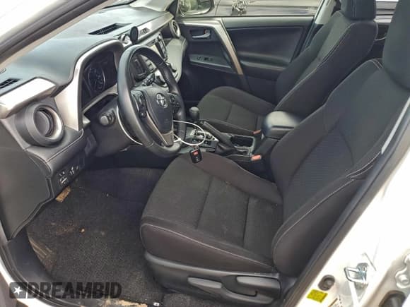 ✅ 2018 Toyota RAV4 XLE • VIN: JTMWFREV4JD133534 • Lot: 94262495. Listed on Copart with 48,439 mi. Free auction sales archive from the USA and detailed vehicle history report at DreamBid. Image 7.