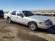 ✅ 1992 Lincoln Town Car Executive • VIN: 1LNLM81W5NY656914 • Лот: 42968905. Опубликован ранее на Copart с пробегом 22 618 миль. Бесплатный доступ к архиву аукционных продаж из США и подробный отчёт об истории автомобиля на DreamBid. Изображение 4.
