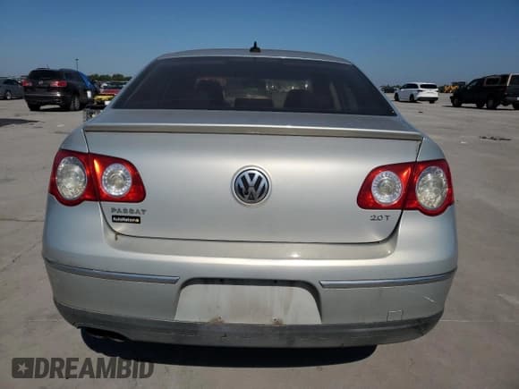 ✅ 2010 Volkswagen Passat Komfort • VIN: WVWJK7AN3AE132000 • Лот: 74583674. Опубликован ранее на Copart с пробегом 123 192 миль. Бесплатный доступ к архиву аукционных продаж из США и подробный отчёт об истории автомобиля на DreamBid. Изображение 6.