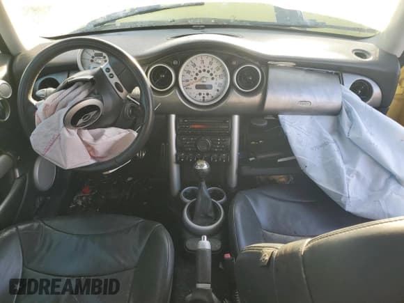 ✅ 2004 MINI Hardtop S • VIN: WMWRE33454TD77257 • Lot: 69972064. Listed on Copart with Not provided. Free auction sales archive from the USA and detailed vehicle history report at DreamBid. Image 8.