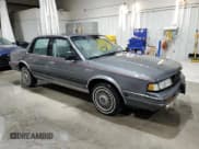 ✅ 1991 Oldsmobile Cutlass Ciera • VIN: 2G3AM54N8M2304905 • Lot: 52047535. Wystawiony na Copart z przebiegiem 28 749 mil. Bezpłatny archiwum sprzedaży aukcyjnych z USA i szczegółowy raport historii pojazdu na DreamBid. Zdjęcie 4.