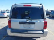 ✅ 2006 Jeep Commander • VIN: 1J8HH48NX6C330781 • Lot: 41604799. Listed on IAAI with 117,200 mi. Free auction sales archive from the USA and detailed vehicle history report at DreamBid. Image 17.