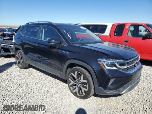 ✅ 2022 Volkswagen Taos SEL • VIN: 3VV2X7B26NM049706 • Lot: 81783525. Wystawiony na Copart z przebiegiem 29 545 mil. Bezpłatny archiwum sprzedaży aukcyjnych z USA i szczegółowy raport historii pojazdu na DreamBid. Zdjęcie 4.