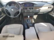 ✅ 2009 BMW 3 Series 328i • VIN: WBAPH53559A435872 • Lot: 91357385. Wystawiony na Copart z przebiegiem 126 482 mil. Bezpłatny archiwum sprzedaży aukcyjnych z USA i szczegółowy raport historii pojazdu na DreamBid. Zdjęcie 8.