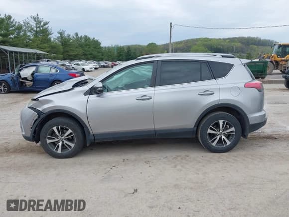 ✅ 2017 Toyota RAV4 XLE • VIN: 2T3RFREV1HW616523 • Lot: 42126517. Listed on IAAI with 202,392 mi. Free auction sales archive from the USA and detailed vehicle history report at DreamBid. Image 15.