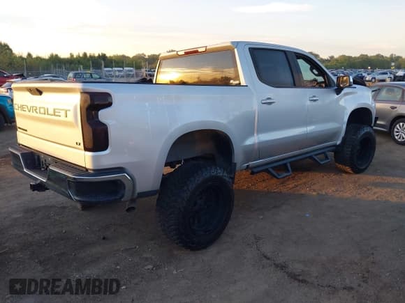 ✅ 2019 Chevrolet Silverado 1500 LT • VIN: 3GCPWCEKXKG175959 • Лот: 43187055. Опубликован ранее на IAAI с пробегом 55 441 миль. Бесплатный доступ к архиву аукционных продаж из США и подробный отчёт об истории автомобиля на DreamBid. Изображение 4.