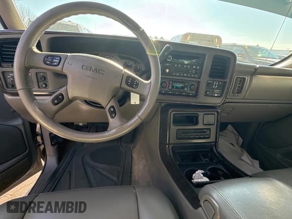✅ 2004 GMC Sierra Denali • VIN: 2GTFK69U141332018 • Лот: 85949744. Опубликован ранее на Copart с пробегом 221 173 миль. Бесплатный доступ к архиву аукционных продаж из США и подробный отчёт об истории автомобиля на DreamBid. Изображение 9.