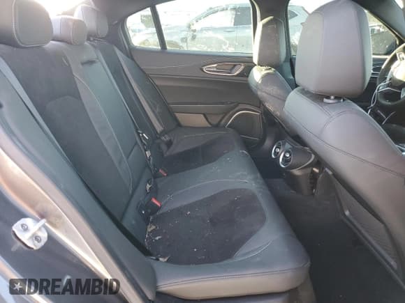 ✅ 2021 Alfa Romeo Giulia Quadrifoglio • VIN: ZARFAMEV2M7646078 • Lot: 82237543. Wystawiony na Copart z przebiegiem Nie podano. Bezpłatny archiwum sprzedaży aukcyjnych z USA i szczegółowy raport historii pojazdu na DreamBid. Zdjęcie 10.