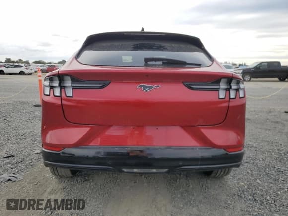 ✅ 2023 Ford Mustang Mach-E Premium • VIN: 3FMTK3SU0PMA67547 • Lot: 84292205. Wystawiony na Copart z przebiegiem 13 684 mil. Bezpłatny archiwum sprzedaży aukcyjnych z USA i szczegółowy raport historii pojazdu na DreamBid. Zdjęcie 6.