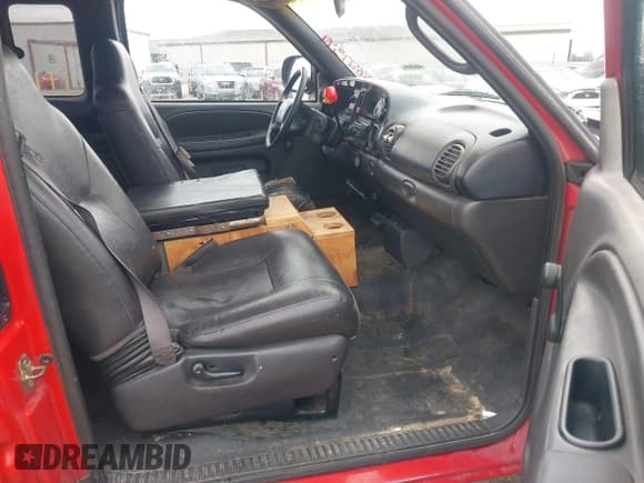 ✅ 2001 Dodge 1500 • VIN: 1B7HC13Y61J584322 • Lot: 43827399. Listed on IAAI with 225,484 mi. Free auction sales archive from the USA and detailed vehicle history report at DreamBid. Image 5.