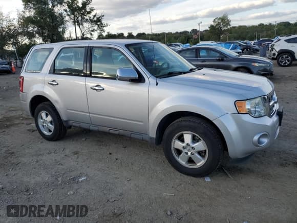 ✅ 2012 Ford Escape XLS • VIN: 1FMCU0C74CKC60612 • Lot: 84915725. Wystawiony na Copart z przebiegiem 99 833 mil. Bezpłatny archiwum sprzedaży aukcyjnych z USA i szczegółowy raport historii pojazdu na DreamBid. Zdjęcie 4.