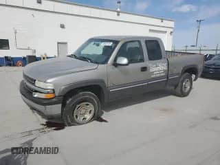 1999 Chevrolet Silverado 2500 LS z VIN 1GCGK29UXXE212282, wystawiony jako Copart lot #54422125 z przebiegiem 196 947 mil mil oraz Szkoda całkowita • Salvage title. Historia ofert i sprzedaży dostępna na DreamBid. Obrazek 1.