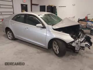 2015 Chevrolet Malibu LT z VIN 1G11C5SL0FF308784, wystawiony jako IAAI lot #42242688 z przebiegiem 120 956 mil mil oraz . Historia ofert i sprzedaży dostępna na DreamBid. Obrazek 1.