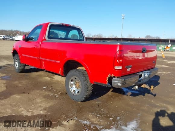 ✅ 1998 Ford F-250 • VIN: 1FTPF28L8WNA78805 • Lot: 41824199. Wystawiony na IAAI z przebiegiem 111 707 mil. Bezpłatny archiwum sprzedaży aukcyjnych z USA i szczegółowy raport historii pojazdu na DreamBid. Zdjęcie 3.