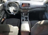 ✅ 2021 Nissan Sentra S • VIN: 3N1AB8BV0MY233039 • Lot: 82647985. Wystawiony na Copart z przebiegiem 84 236 mil. Bezpłatny archiwum sprzedaży aukcyjnych z USA i szczegółowy raport historii pojazdu na DreamBid. Zdjęcie 8.