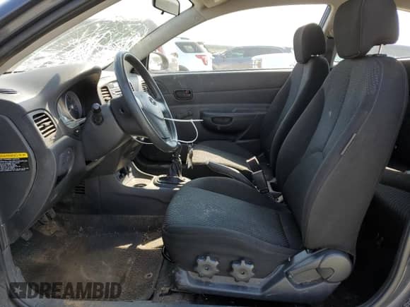 2008 Hyundai Accent GS z VIN KMHCM36C38U074811, wystawiony jako Copart lot #75291104 z przebiegiem 187 988 mil mil oraz Szkoda całkowita • Salvage title. Historia ofert i sprzedaży dostępna na DreamBid. Obrazek 7.