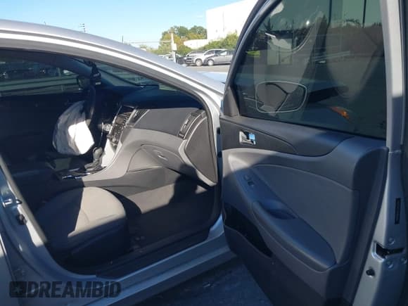 ✅ 2013 Hyundai Sonata GLS • VIN: 5NPEB4AC3DH567604 • Lot: 43450251. Listed on IAAI with 106,211 mi. Free auction sales archive from the USA and detailed vehicle history report at DreamBid. Image 5.