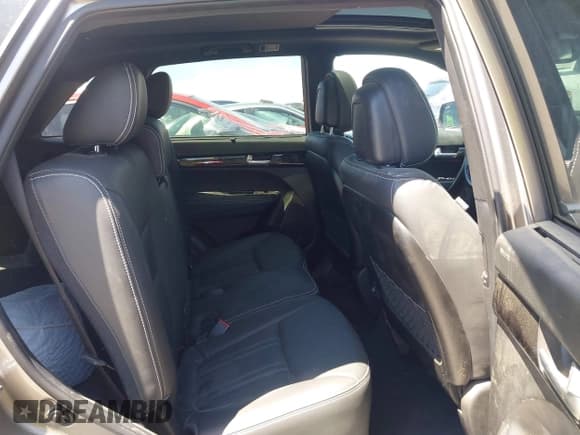 ✅ 2014 Kia Sorento SX Limited • VIN: 5XYKW4A75EG489362 • Lot: 42216550. Wystawiony na IAAI z przebiegiem 56 190 mil. Bezpłatny archiwum sprzedaży aukcyjnych z USA i szczegółowy raport historii pojazdu na DreamBid. Zdjęcie 8.