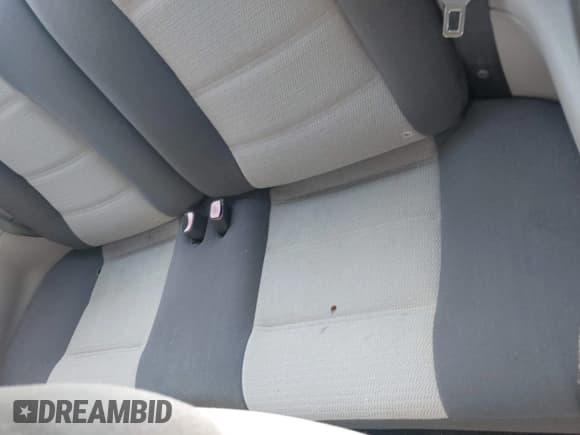 ✅ 2003 Ford Mustang Standard • VIN: 1FAFP40483F336213 • Lot: 43780203. Wystawiony na IAAI z przebiegiem 102 274 mil. Bezpłatny archiwum sprzedaży aukcyjnych z USA i szczegółowy raport historii pojazdu na DreamBid. Zdjęcie 8.