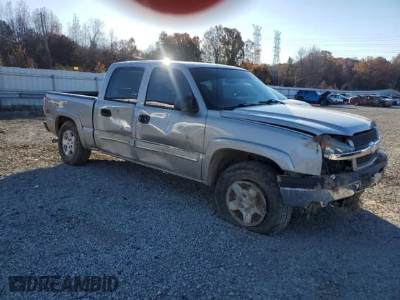 ✅ 2004 Chevrolet Silverado 1500 LS • VIN: 2GCEK13T941382163 • Lot: 84823424. Wystawiony na Copart z przebiegiem 207 003 mil. Bezpłatny archiwum sprzedaży aukcyjnych z USA i szczegółowy raport historii pojazdu na DreamBid. Zdjęcie 4.