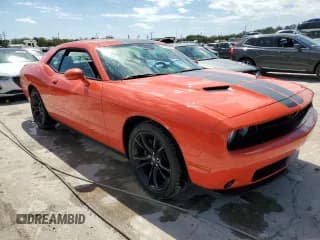 ✅ 2018 Dodge Challenger SXT Plus • VIN: 2C3CDZAG6JH303092 • Lot: 48713333. Wystawiony na Copart z przebiegiem Nie podano. Bezpłatny archiwum sprzedaży aukcyjnych z USA i szczegółowy raport historii pojazdu na DreamBid. Zdjęcie 4.