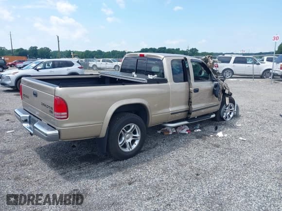 ✅ 2004 Dodge Dakota SLT • VIN: 1D7HG42N74S688982 • Lot: 42754344. Listed on IAAI with 69,540 mi. Free auction sales archive from the USA and detailed vehicle history report at DreamBid. Image 4.
