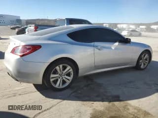 ✅ 2010 Hyundai Genesis Coupe Grand Touring • VIN: KMHHU6KH3AU005387 • Lot: 46826385. Wystawiony na Copart z przebiegiem 101 660 mil. Bezpłatny archiwum sprzedaży aukcyjnych z USA i szczegółowy raport historii pojazdu na DreamBid. Zdjęcie 3.
