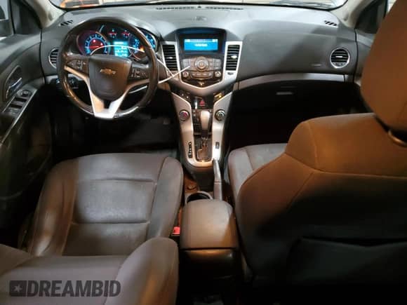 2014 Chevrolet Cruze 1LT z VIN 1G1PC5SB6E7436408, wystawiony jako Copart lot #89872335 z przebiegiem 79 660 mil mil oraz Szkoda całkowita • Salvage title. Historia ofert i sprzedaży dostępna na DreamBid. Obrazek 8.