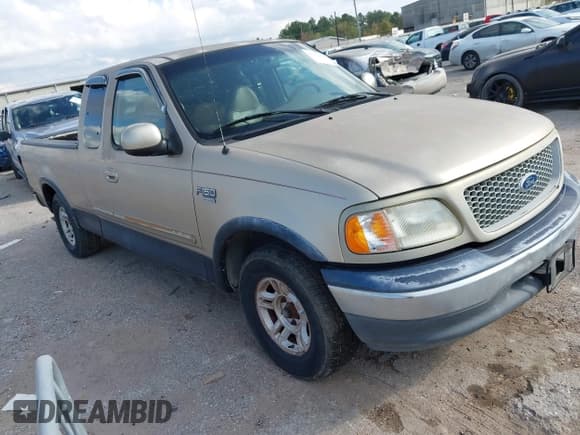 ✅ 1999 Ford F-150 XL • VIN: 1FTRX17L7XKA20737 • Lot: 43926300. Wystawiony na IAAI z przebiegiem Nie podano. Bezpłatny archiwum sprzedaży aukcyjnych z USA i szczegółowy raport historii pojazdu na DreamBid. Zdjęcie 1.
