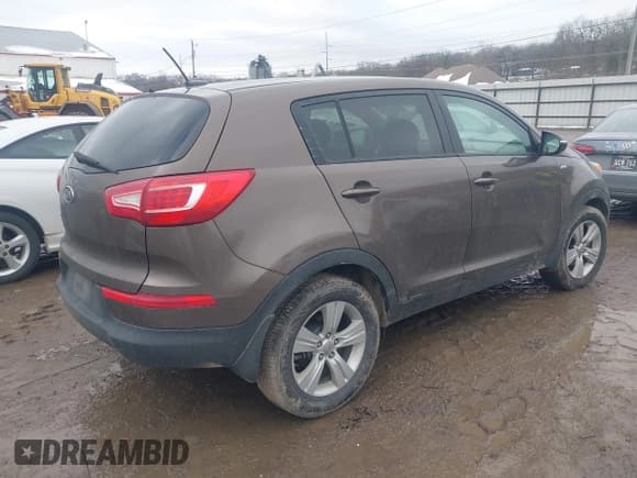 ✅ 2012 Kia Sportage LX • VIN: KNDPBCA25C7256379 • Lot: 43887868. Listed on IAAI with 185,257 mi. Free auction sales archive from the USA and detailed vehicle history report at DreamBid. Image 4.