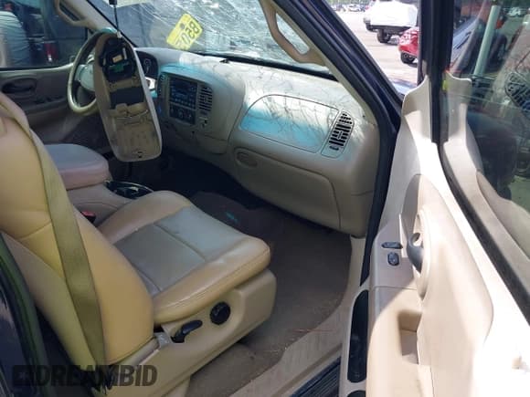 ✅ 2002 Ford F-150 XL • VIN: 1FTRX17L92NA56050 • Lot: 41992155. Listed on IAAI with Not provided. Free auction sales archive from the USA and detailed vehicle history report at DreamBid. Image 5.