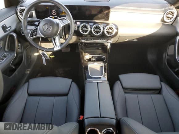 ✅ 2025 Mercedes-Benz CLA 250 • VIN: W1K5J4GB1SN516669 • Лот: 91824835. Опубликован ранее на Copart с пробегом 941 миль. Бесплатный доступ к архиву аукционных продаж из США и подробный отчёт об истории автомобиля на DreamBid. Изображение 8.