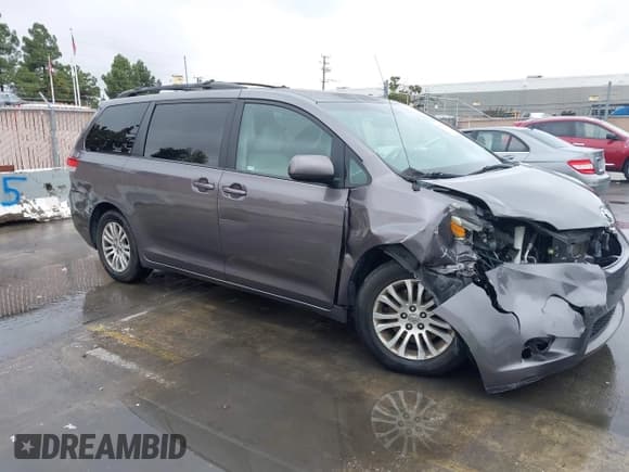 ✅ 2014 Toyota Sienna XLE • VIN: 5TDYK3DC3ES456050 • Lot: 43763287. Wystawiony na IAAI z przebiegiem 62 078 mil. Bezpłatny archiwum sprzedaży aukcyjnych z USA i szczegółowy raport historii pojazdu na DreamBid. Zdjęcie 1.
