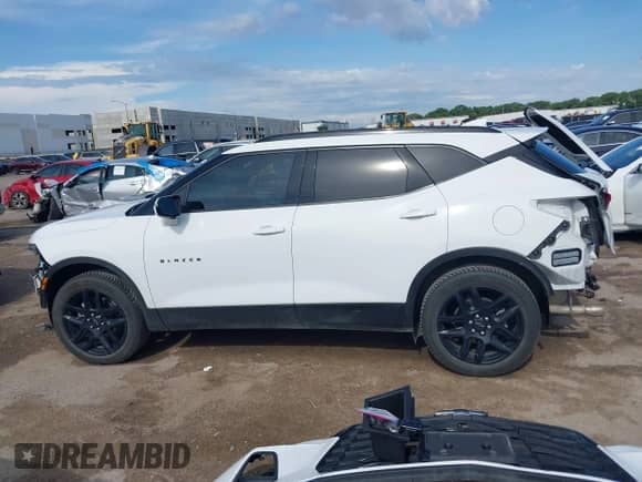 2021 Chevrolet Blazer LT z VIN 3GNKBCR46MS500552, wystawiony jako IAAI lot #42904644 z przebiegiem 77 103 mil mil oraz . Historia ofert i sprzedaży dostępna na DreamBid. Obrazek 14.