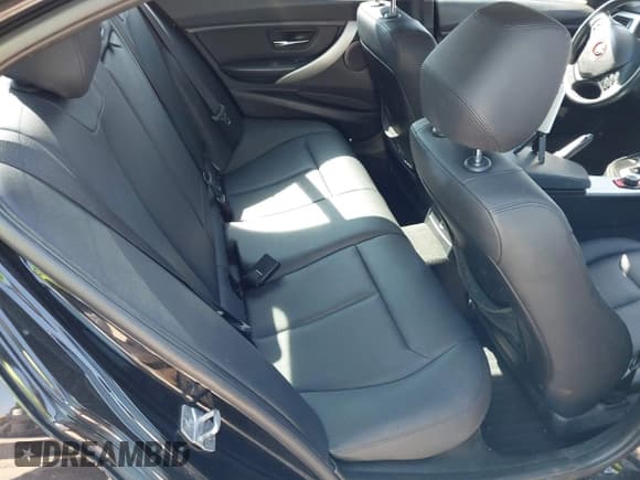 ✅ 2013 BMW 3 Series 328i • VIN: WBA3C1G51DNR48568 • Lot: 43236196. Wystawiony na IAAI z przebiegiem 176 853 mil. Bezpłatny archiwum sprzedaży aukcyjnych z USA i szczegółowy raport historii pojazdu na DreamBid. Zdjęcie 8.