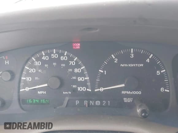 ✅ 2002 Lincoln Navigator • VIN: 5LMEU27R82LJ17667 • Lot: 42853155. Wystawiony na IAAI z przebiegiem 163 416 mil. Bezpłatny archiwum sprzedaży aukcyjnych z USA i szczegółowy raport historii pojazdu na DreamBid. Zdjęcie 7.