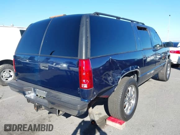 ✅ 1998 Chevrolet Suburban • VIN: 3GNFK16R5WG123384 • Lot: 43469980. Listed on IAAI with 204,196 mi. Free auction sales archive from the USA and detailed vehicle history report at DreamBid. Image 4.