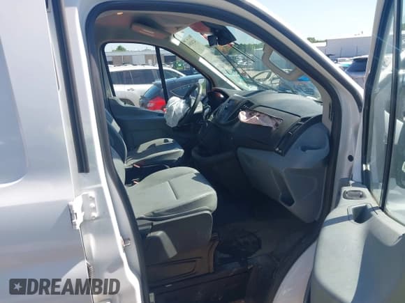 ✅ 2019 Ford Transit • VIN: 1FTYE1ZM1KKA62398 • Lot: 42301601. Wystawiony na IAAI z przebiegiem 69 099 mil. Bezpłatny archiwum sprzedaży aukcyjnych z USA i szczegółowy raport historii pojazdu na DreamBid. Zdjęcie 5.