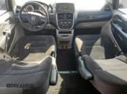 ✅ 2018 Dodge Grand Caravan SE • VIN: 2C4RDGBG6JR308439 • Lot: 80713085. Wystawiony na Copart z przebiegiem 81 793 mil. Bezpłatny archiwum sprzedaży aukcyjnych z USA i szczegółowy raport historii pojazdu na DreamBid. Zdjęcie 8.