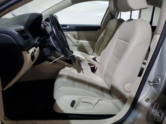 ✅ 2010 Volkswagen Jetta SE • VIN: 3VWRZ7AJ1AM066954 • Лот: 64360405. Опубликован ранее на Copart с пробегом 128 605 миль. Бесплатный доступ к архиву аукционных продаж из США и подробный отчёт об истории автомобиля на DreamBid. Изображение 7.