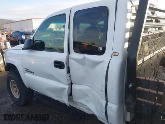 ✅ 2006 Chevrolet Silverado 2500HD • VIN: 1GBHK29D06E190302 • Lot: 43512806. Wystawiony na IAAI z przebiegiem 186 114 mil. Bezpłatny archiwum sprzedaży aukcyjnych z USA i szczegółowy raport historii pojazdu na DreamBid. Zdjęcie 17.