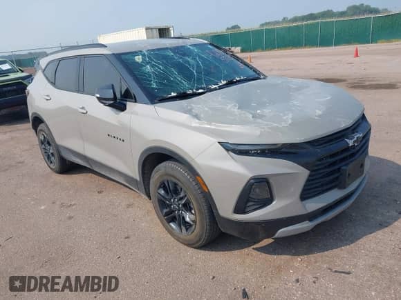 2021 Chevrolet Blazer LT z VIN 3GNKBHR46MS552048, wystawiony jako IAAI lot #42835039 z przebiegiem 60 757 mil mil oraz . Historia ofert i sprzedaży dostępna na DreamBid. Obrazek 1.