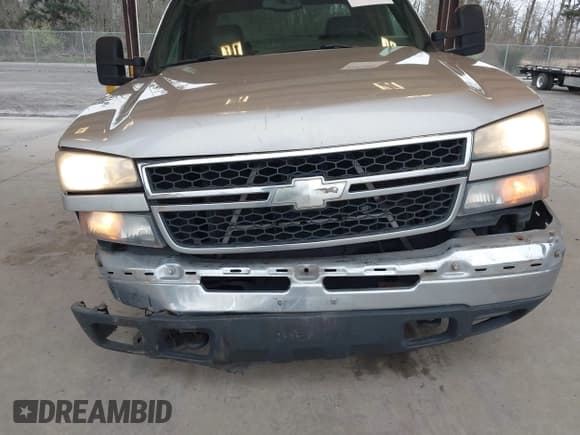 ✅ 2006 Chevrolet Silverado 2500HD LT1 • VIN: 1GCHK23U16F261716 • Lot: 41892408. Listed on IAAI with 273,228 mi. Free auction sales archive from the USA and detailed vehicle history report at DreamBid. Image 6.