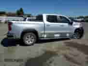 2021 Chevrolet Silverado 1500 LT z VIN 3GCUYDED5MG395226, wystawiony jako Copart lot #61405205 z przebiegiem 33 745 mil mil oraz Szkoda całkowita • Salvage title. Historia ofert i sprzedaży dostępna na DreamBid. Obrazek 3.