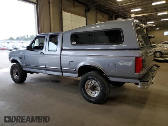 ✅ 1997 Ford F-250 • VIN: 1FTHX26G6VEA22433 • Lot: 82139055. Wystawiony na Copart z przebiegiem 108 838 mil. Bezpłatny archiwum sprzedaży aukcyjnych z USA i szczegółowy raport historii pojazdu na DreamBid. Zdjęcie 2.